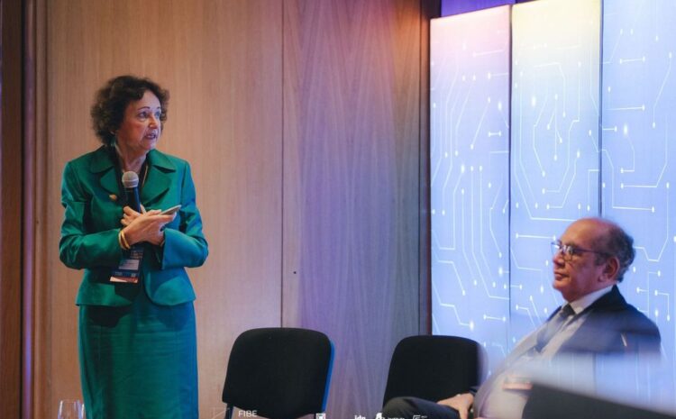  “A IA ameaça trabalhadores com rendimentos e qualificações mais altas”