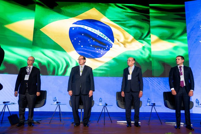  Vitalino Canas defende liderança com estabilidade democrática em congresso internacional
